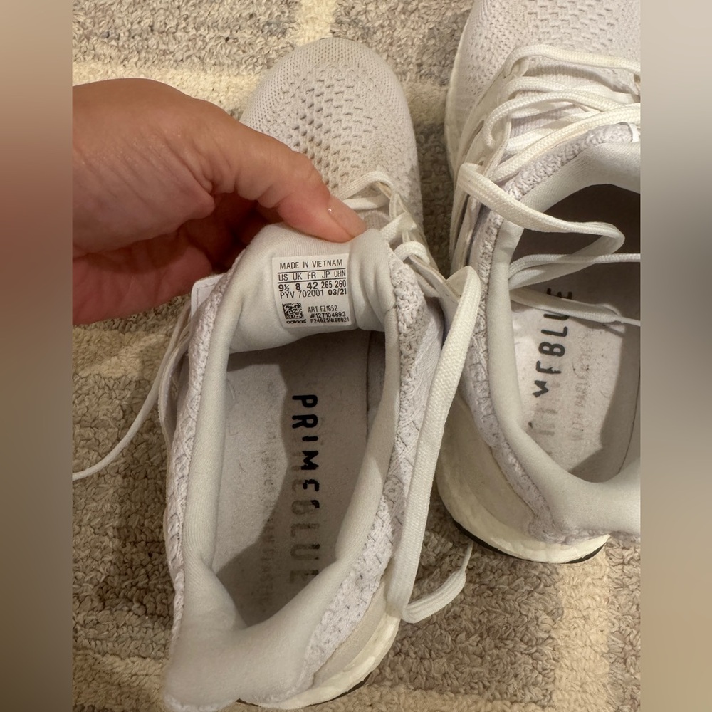 Adidas Ultra Boost - Picture 2 of 8